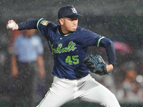 小澤投手が6回3安打無失点の好投でプロ初完封！