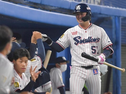 濱田選手が2号ソロを放つ