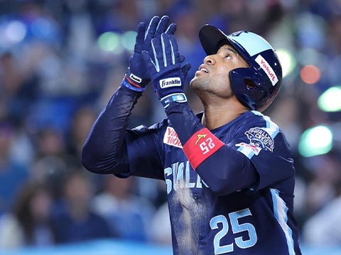 サンタナ選手が3号ソロを含む3安打の猛打賞の活躍