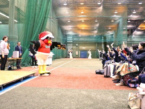 初の神宮室内球技場で開催