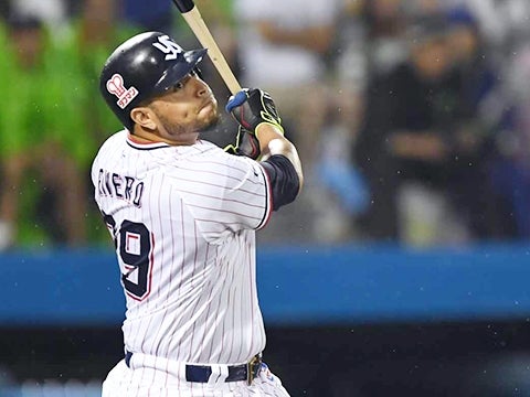 先制の2点タイムリー二塁打