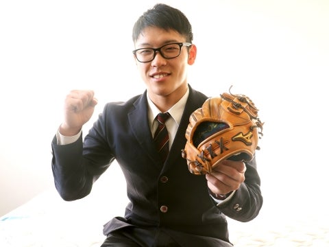 刺繍入りのグローブ