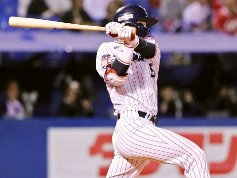 村上選手がライトへの安打