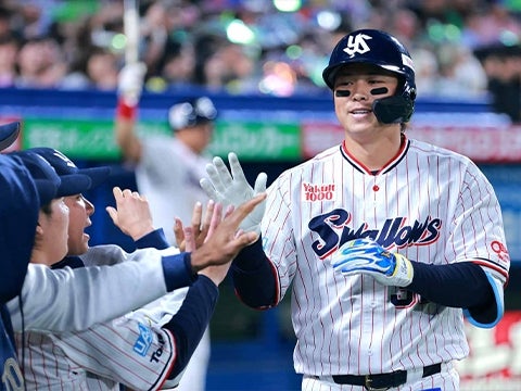 北村拓選手が2号ソロを放つ