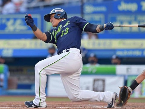 オスナ選手が先制タイムリー！