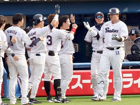 村上選手が勝ち越しのホームイン！