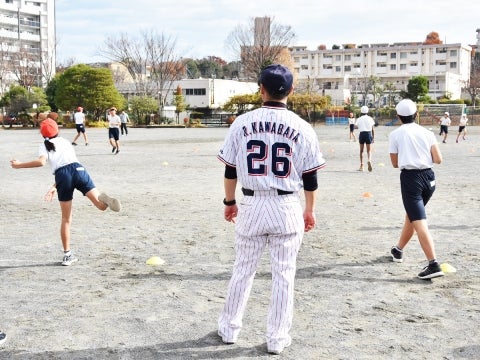 河端氏が八王子市立松が谷小学校で投げ方指導！