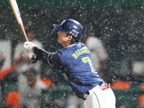 長岡選手が試合を決める2号3ラン！