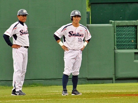 四球でチャンス広げる