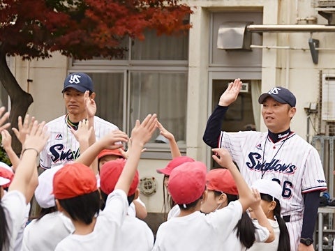 山部氏と河端氏が品川区立浜川小学校で打ち方指導！