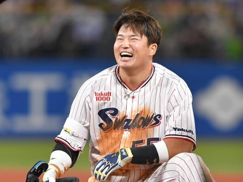 村上選手が気迫の激走でタイムリー内野安打！チームを勝利に導く！