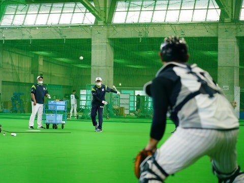 ノックを受ける西田選手