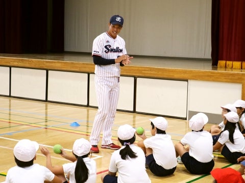 河端氏と徳山氏が江東区立水神小学校で投げ方指導！