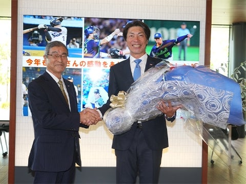 髙津監督が成田オーナーへシーズン終了を報告