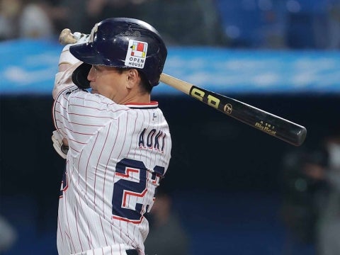 青木選手が同点のタイムリー二塁打を放つ！