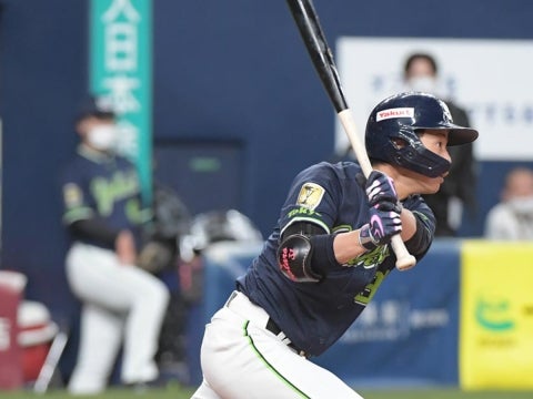 山崎選手が同点の2点タイムリーを放つ！
