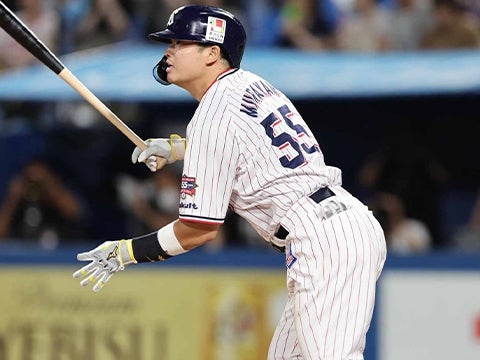 村上選手が2点タイムリーを放つ