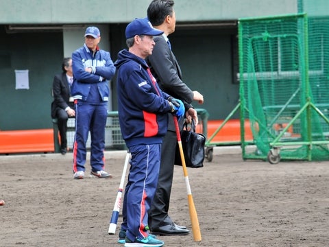 若松臨時打撃コーチがキャンプイン