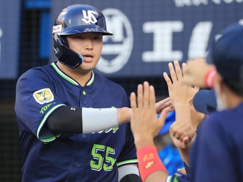 村上選手が先制タイムリー