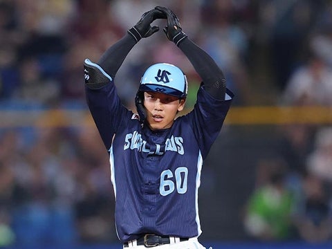 武岡選手が得点に繋がる二塁打を放つ