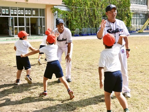 度会氏と河端氏が杉並区大宮小学校で投げ方指導！