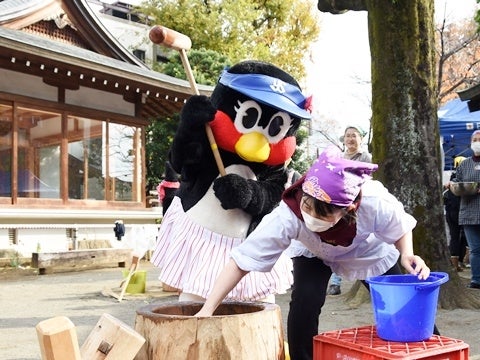 今年も餅つきを体験