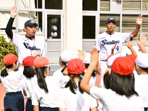 度会氏と河端氏が品川区立立会小学校で投げ方指導！