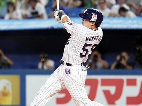 村上選手が16号ソロを放つ