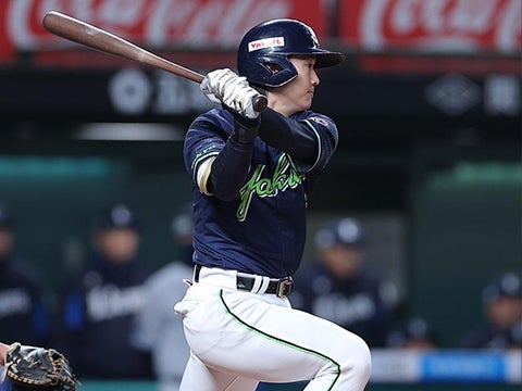 長岡選手が先制タイムリー