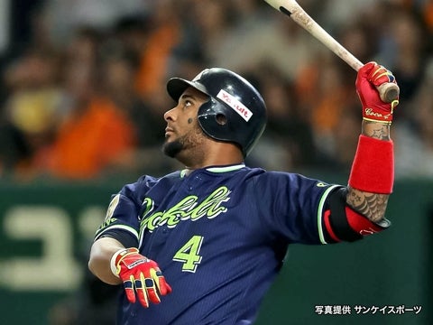 スタンド中段への19号ソロ