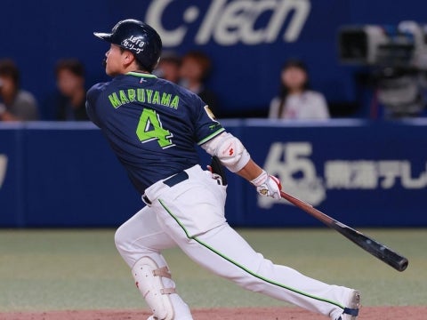 丸山和選手が先制タイムリー！