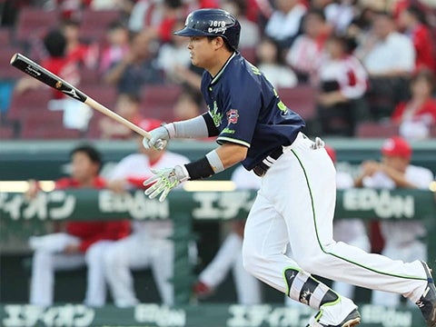 村上選手がタイムリーを放つ