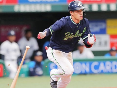 塩見選手が3打数2安打2打点の活躍