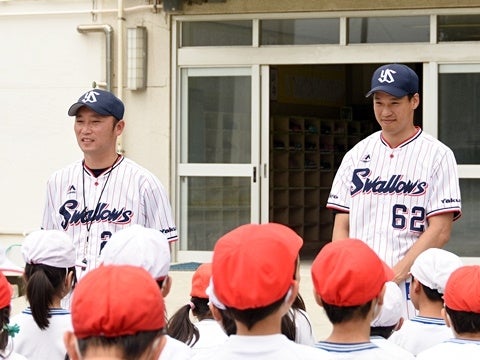 河端氏と徳山氏が世田谷区立千歳小学校で投げ方指導！