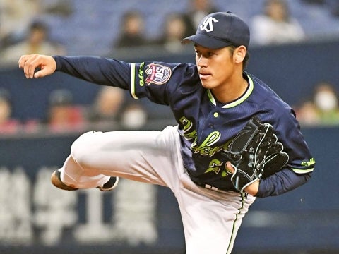 小川投手が4回3安打1失点で試合を作る