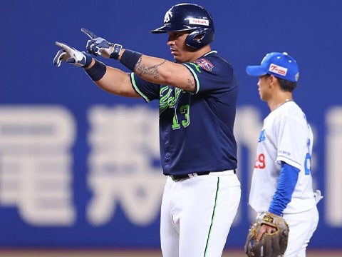 オスナ選手がタイムリーを含む猛打賞