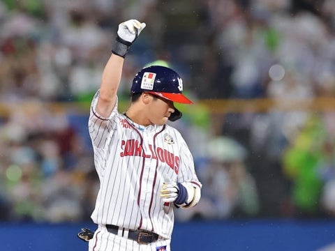 山田選手がタイムリー二塁打を放つ