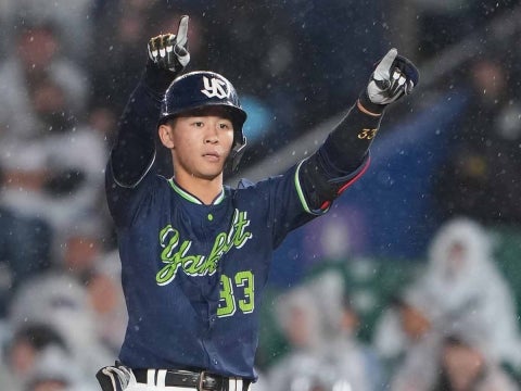 内山選手が決勝の2点タイムリー！