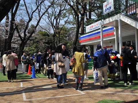 大勢のファンが参加