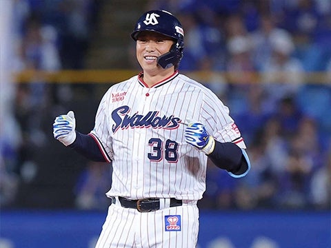 北村拓選手が走者一掃のタイムリー二塁打を放つ