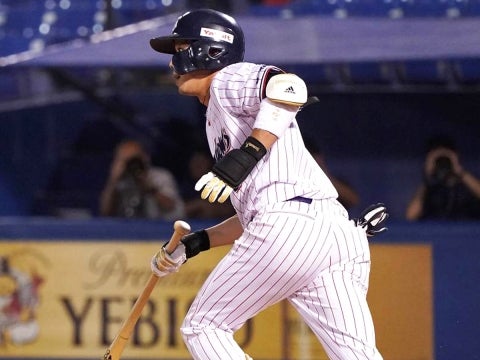 山田選手が先制のタイムリー二塁打