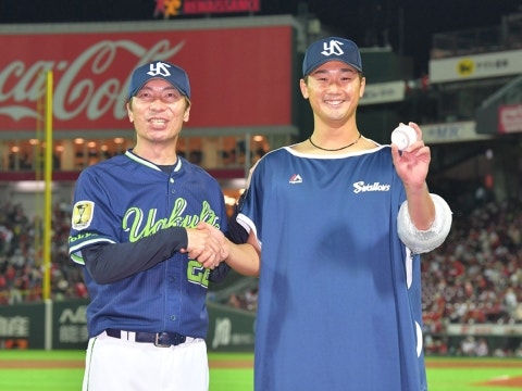 山下投手が8回途中無失点の好投でプロ初勝利を挙げる！