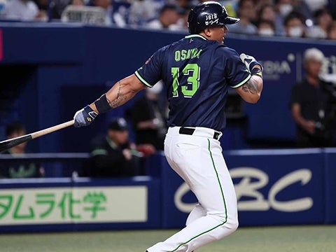 オスナ選手がマルチ安打