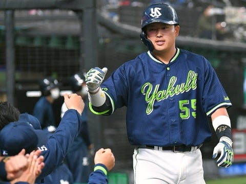 村上選手が2本のホームラン含む3安打4打点の活躍