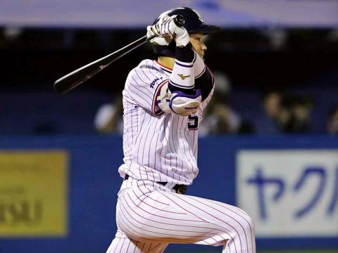 村上選手がプロ初打席で本塁打