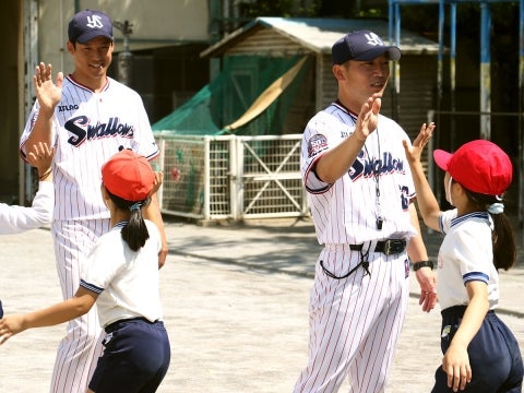 河端氏が徳山氏が目黒区立大岡山小学校で投げ方指導！