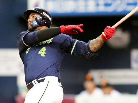 バレンティン選手が特大の23号3ラン