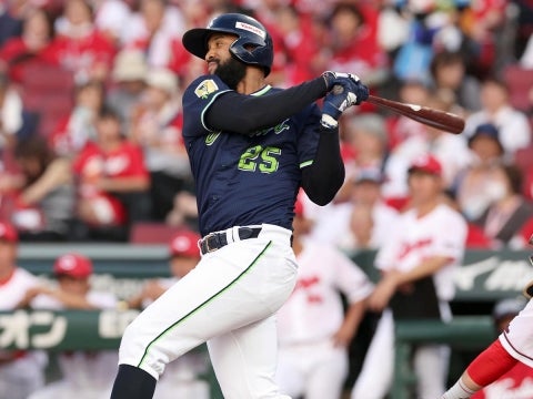 サンタナ選手が2打点を挙げる