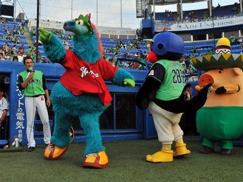 スラィリー来場