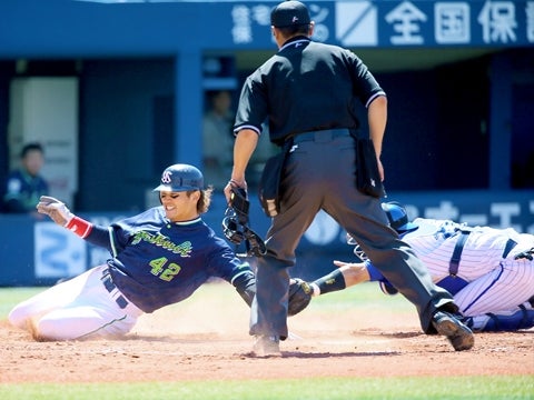 送球に阻まれ先制ならず